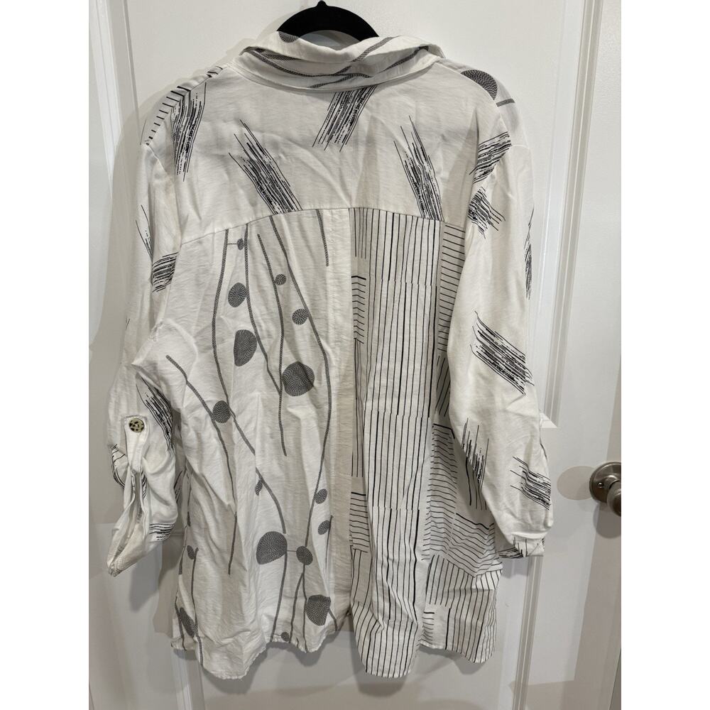 Northstyle Blouse Womens Sz 2X Black White Abstract Button Up Roll Tab Sleeve - Picture 2 of 9